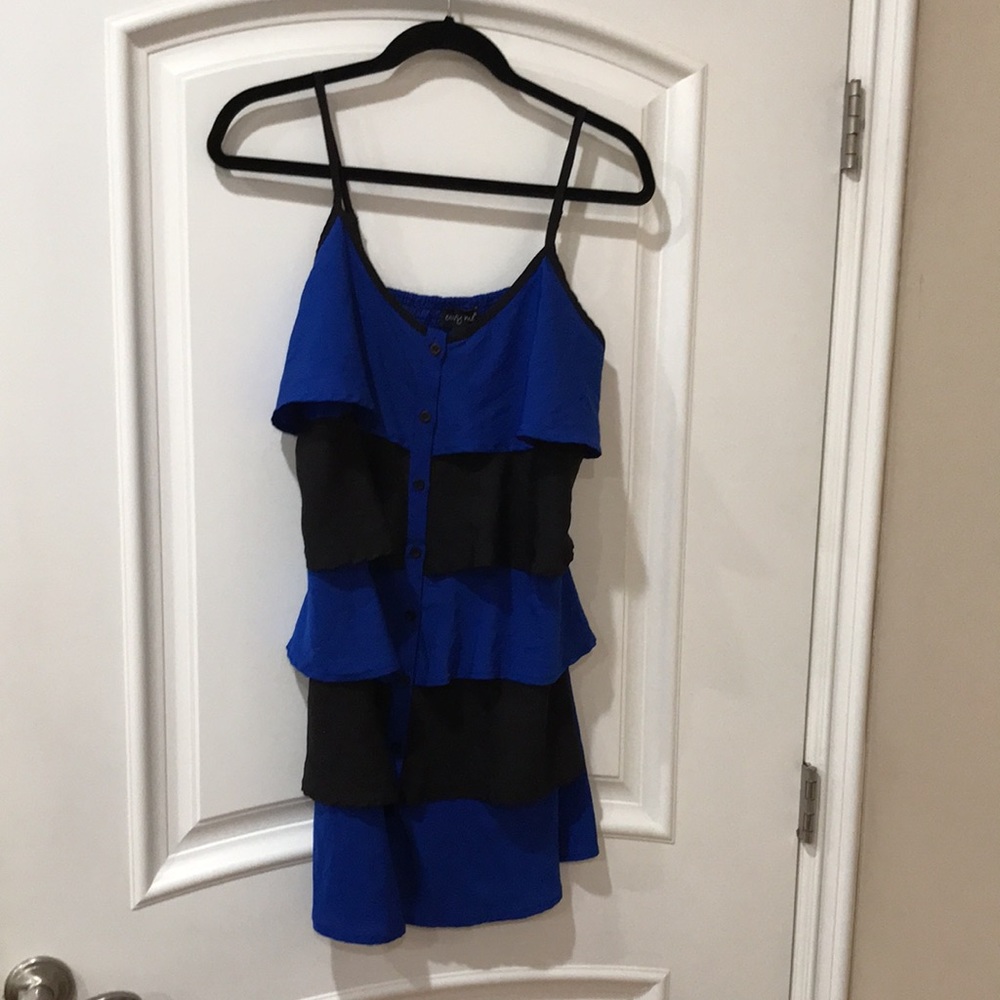 Envy me Beautiful light fabric button down dress size XL